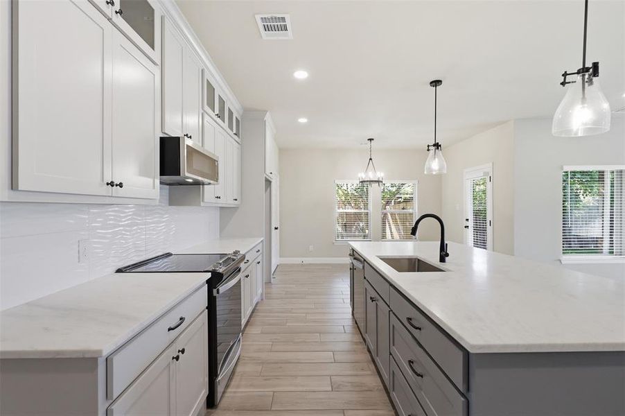 Furnished interior view inside a new home in , Saginaw (Image 6).