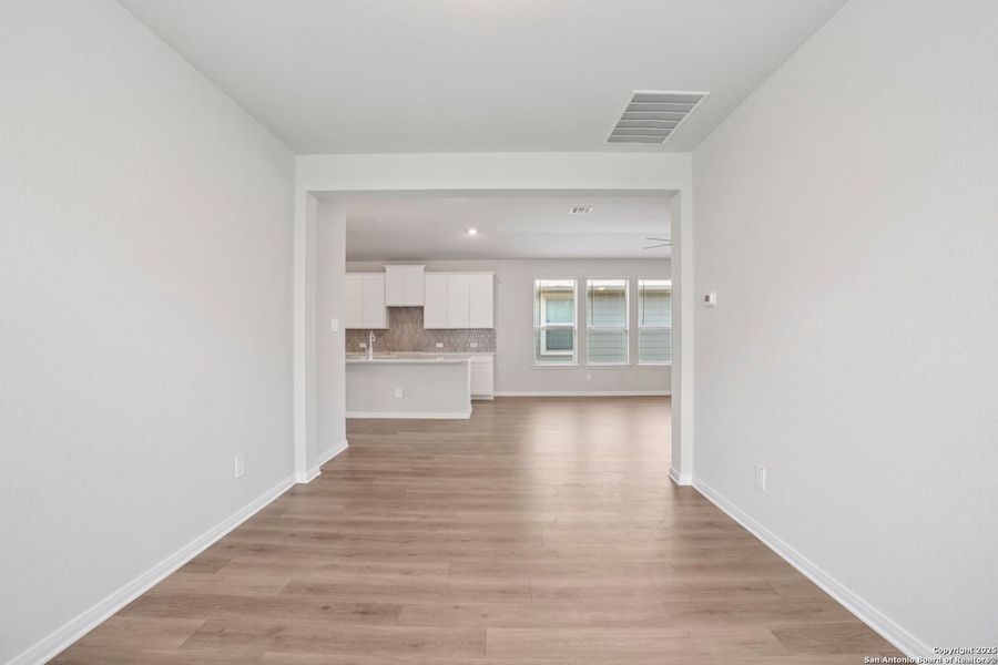 Spacious, unfurnished interior of a new home in Catalina, Converse (Image 21).