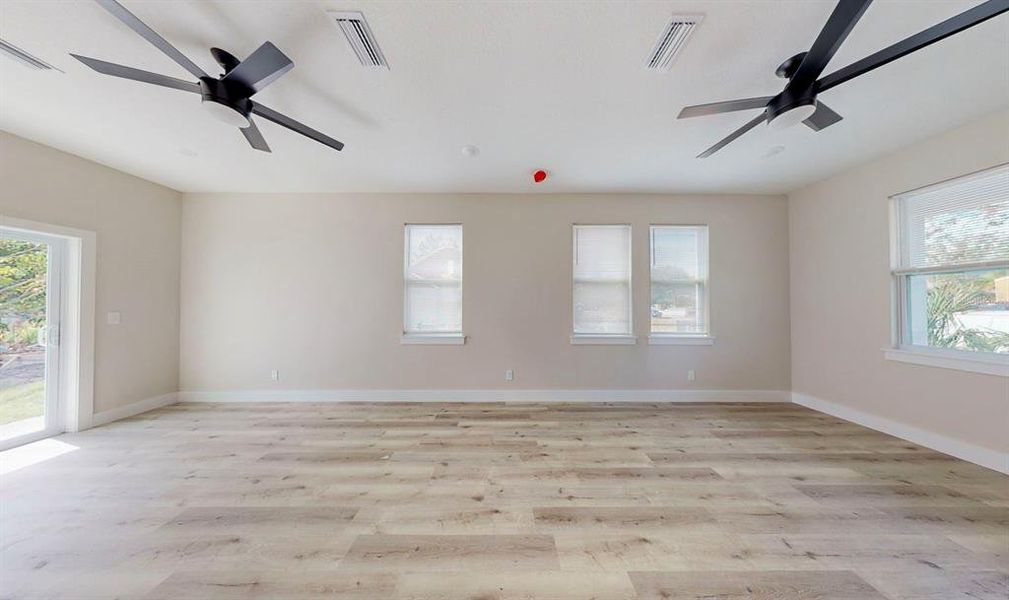 Spacious, unfurnished interior of a new home in , St. Petersburg (Image 65).