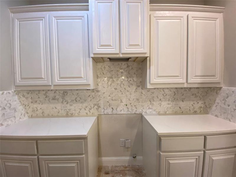 Kitchen has white raised panel cabinets, decorative light mosaic tile backsplash, and Calacatta Lincoln white w/grey veined quartz counters (stainess GE GAS range, dishwasher & microwave not installed yet) Kitchen has white raised panel cabinets, decorative light mosaic tile backsplash, and Calacatta Lincoln white w/grey veined quartz counters (stainess GE GAS range, dishwasher & microwave not installed yet)