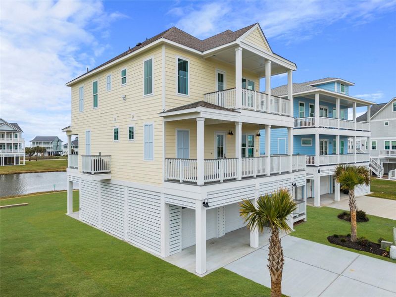 Exterior details and patio area of a home in , Galveston (Image 27).
