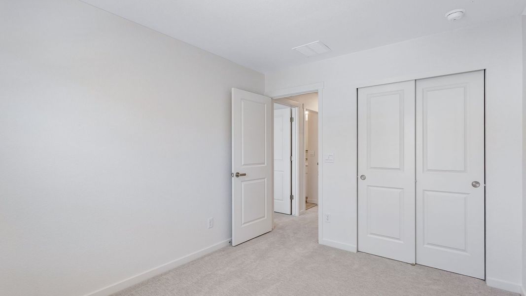 Spacious, unfurnished interior of a new home in Horizon Uptown, Aurora (Image 13).