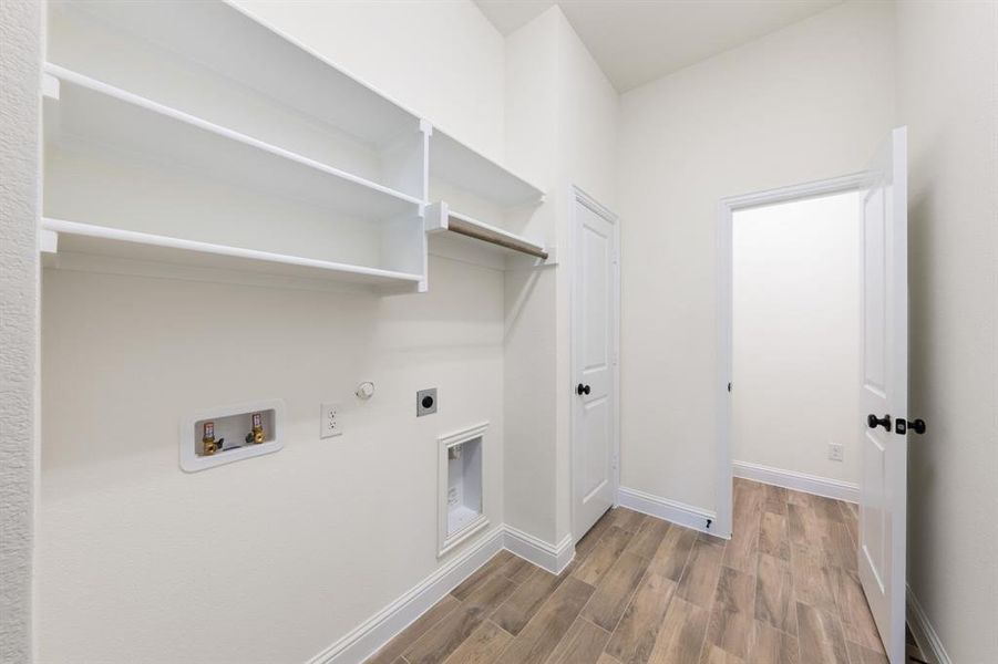 Spacious, unfurnished interior of a new home in , Waxahachie (Image 19).