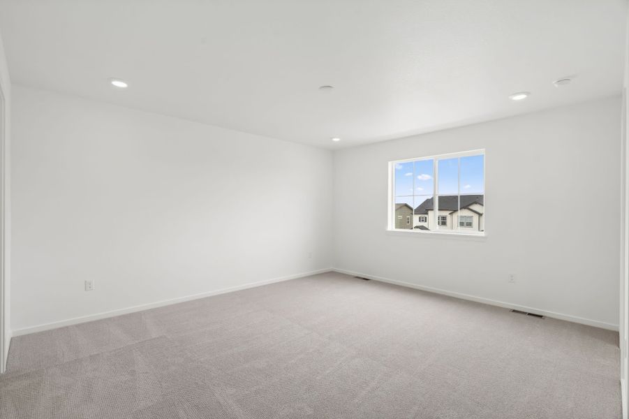 Spacious, unfurnished interior of a new home in Sky Ranch, Watkins (Image 21).