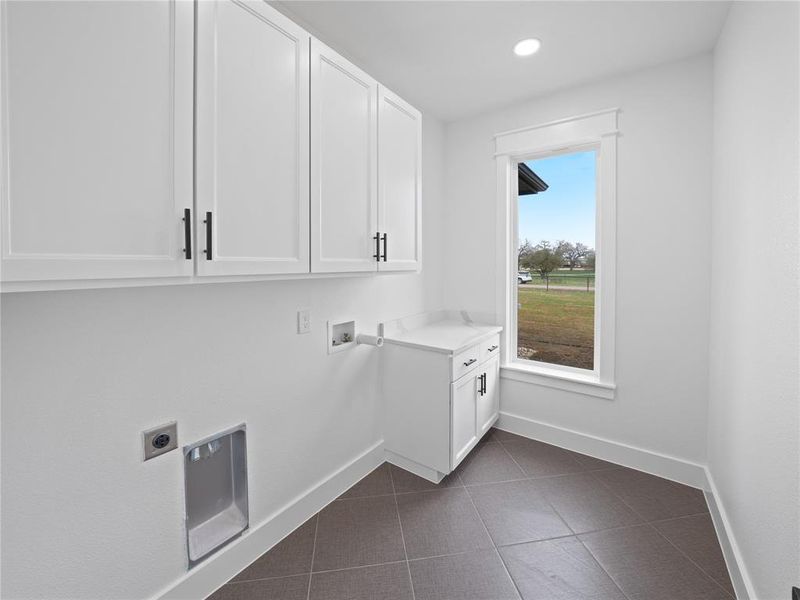 Furnished interior view inside a new home in , Weatherford (Image 16).