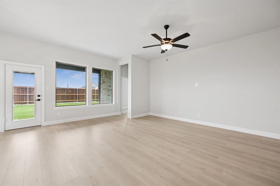 Spacious, unfurnished interior of a new home in Creekshaw – Classic, Royse City (Image 20). Spacious, unfurnished interior of a new home in Creekshaw – Classic, Royse City (Image 20).