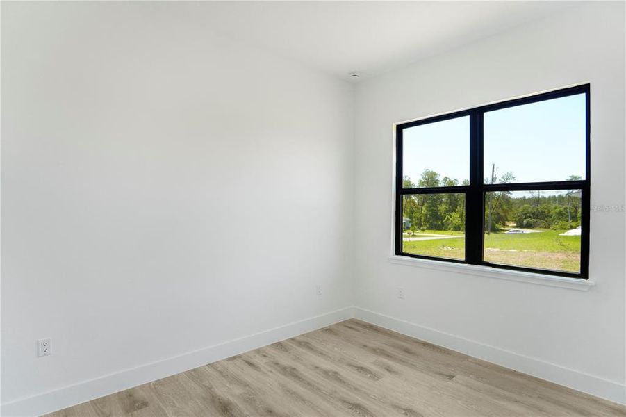 Spacious, unfurnished interior of a new home in , Ocala (Image 35).