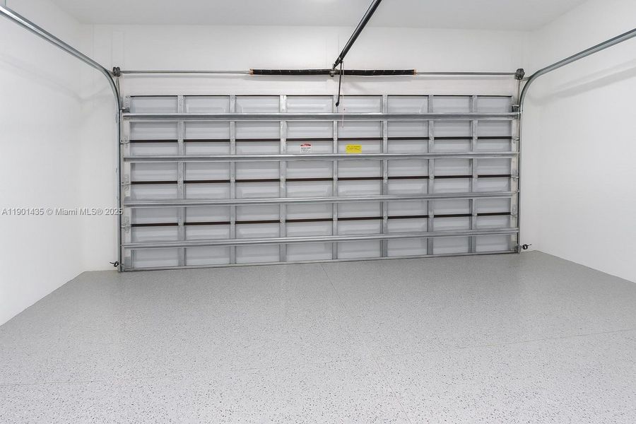 Spacious, unfurnished interior of a new home in , Lehigh Acres (Image 14).