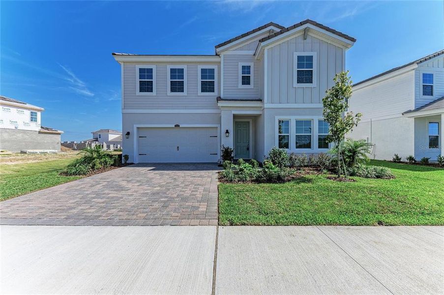 Exterior details and patio area of a home in Mirada, San Antonio (Image 2).