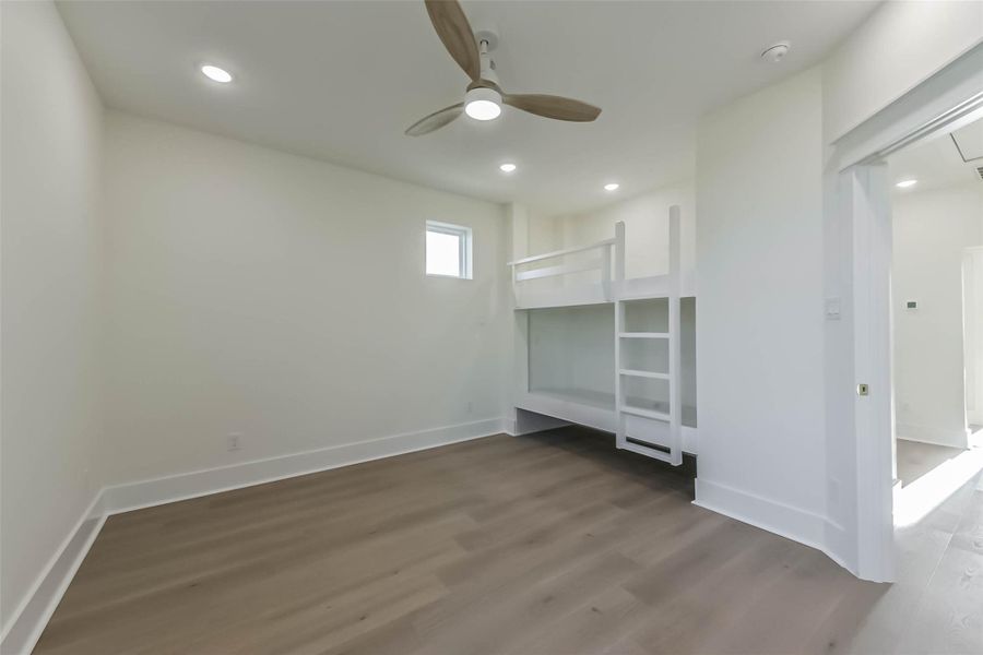 Spacious, unfurnished interior of a new home in , Galveston (Image 23).
