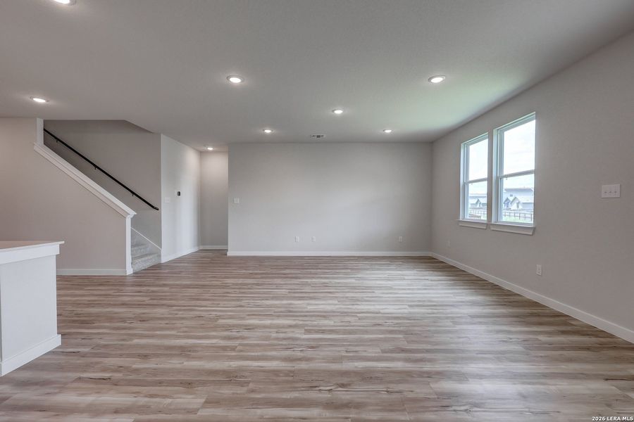 Spacious, unfurnished interior of a new home in Cinco Lakes, San Antonio (Image 30).