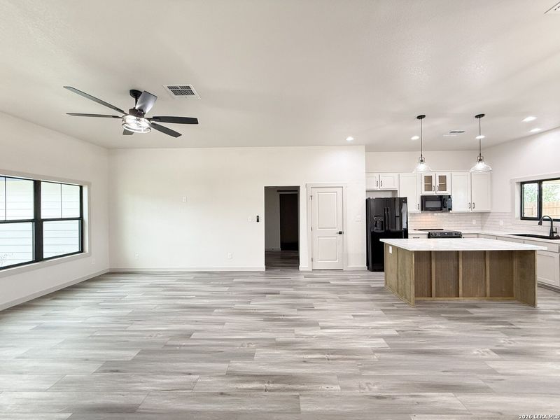 Spacious, unfurnished interior of a new home in , Devine (Image 31).
