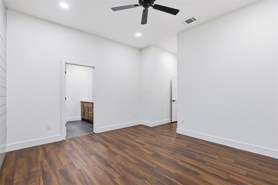 Spacious, unfurnished interior of a new home in , Granbury (Image 29). Spacious, unfurnished interior of a new home in , Granbury (Image 29).