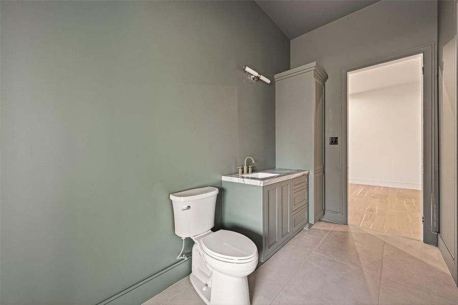 Pictures don't do this color justice