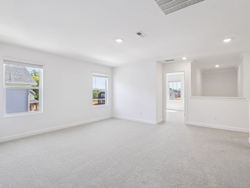Spacious, unfurnished interior of a new home in Nelson's Creek, Mocksville (Image 11).