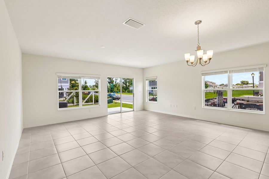Spacious, unfurnished interior of a new home in Reserve at Forest Lake Townhomes, Lake Wales (Image 12).