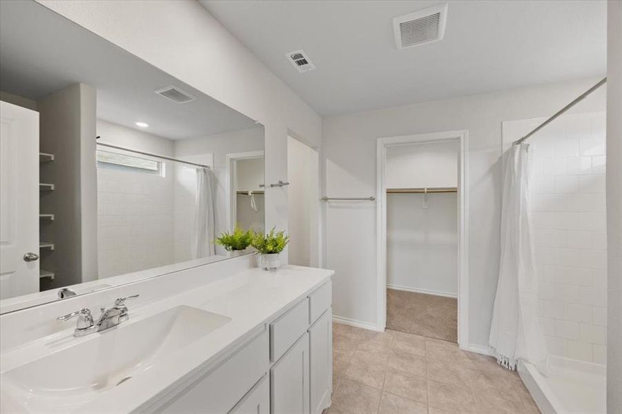 Furnished interior view inside a new home in , Fort Worth (Image 12).