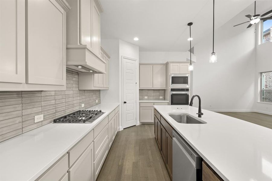 2713 Chambray- Kitchen-3 2713 Chambray- Kitchen-3