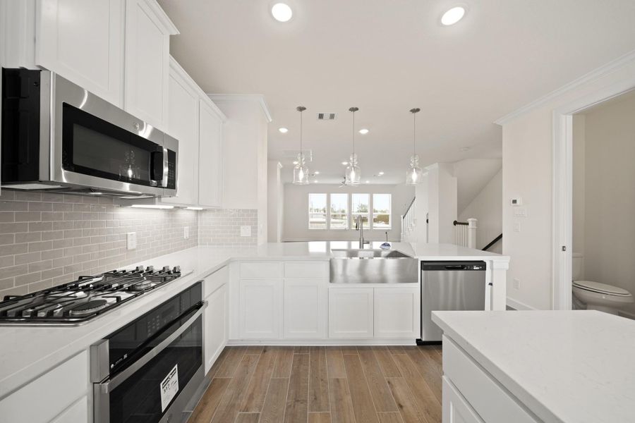 White cabinets and quartz counters in the kitchen White cabinets and quartz counters in the kitchen
