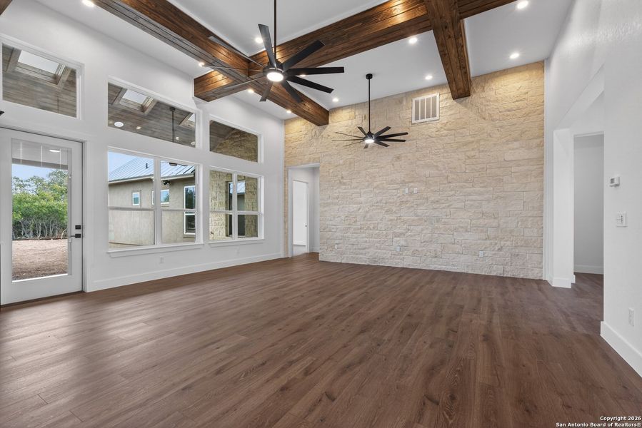 Spacious, unfurnished interior of a new home in , Blanco (Image 31).