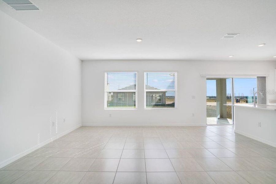 Spacious, unfurnished interior of a new home in Scenic Terrace, Lake Hamilton (Image 24).