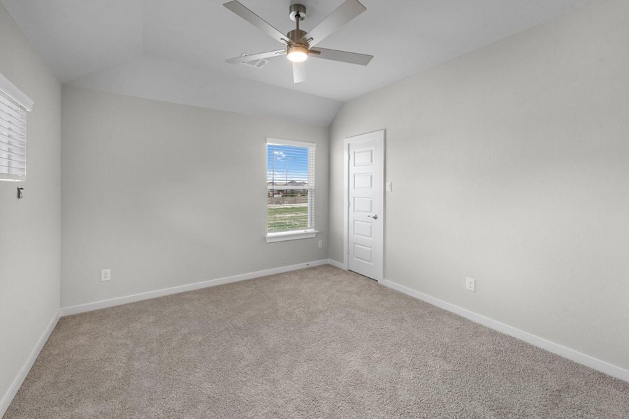 Spacious, unfurnished interior of a new home in Morton Creek Ranch, Katy (Image 25).