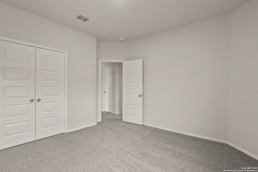 Spacious, unfurnished interior of a new home in Somerset Trails, San Antonio (Image 6). Spacious, unfurnished interior of a new home in Somerset Trails, San Antonio (Image 6).