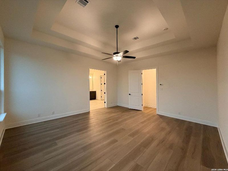 Spacious, unfurnished interior of a new home in Waldsanger, New Braunfels (Image 27).