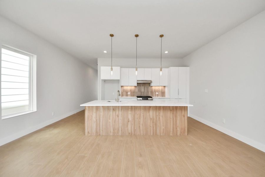 Furnished interior view inside a new home in Alicante, Houston (Image 11).