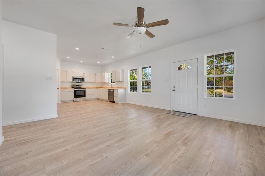 Spacious, unfurnished interior of a new home in , Cooper (Image 24).