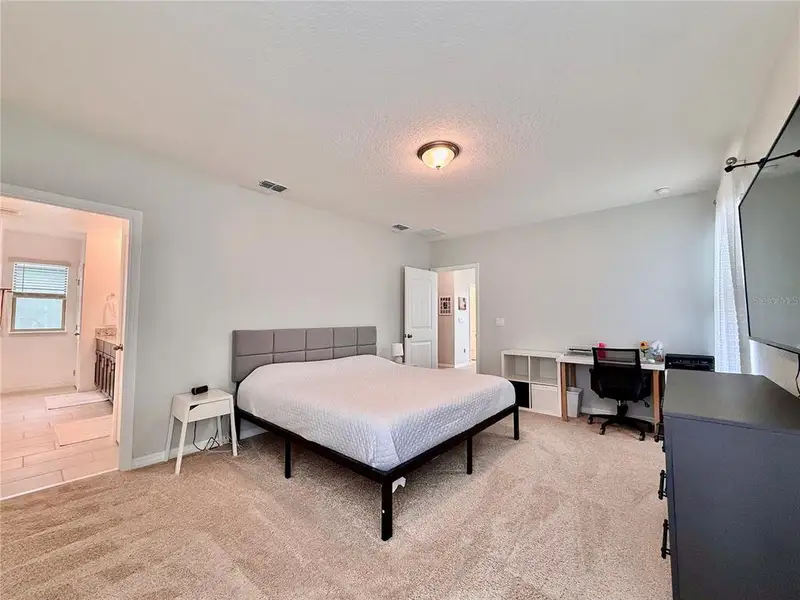 Furnished interior view inside a new home in Waterleigh, Winter Garden (Image 5). Furnished interior view inside a new home in Waterleigh, Winter Garden (Image 5).