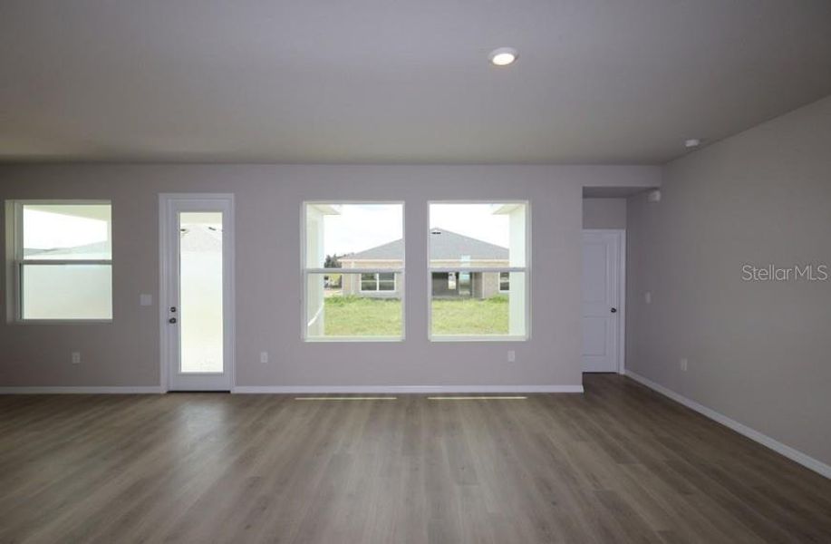 Spacious, unfurnished interior of a new home in Southwind – Executive Series, Plant City (Image 8).