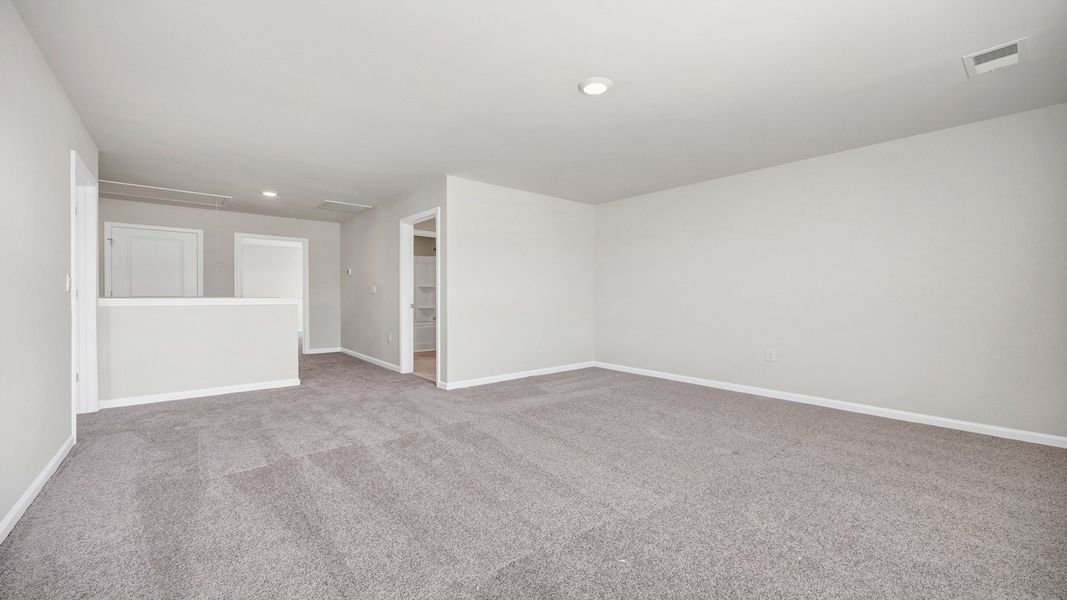 Spacious, unfurnished interior of a new home in Meadowview Plantation, Sumter (Image 19).