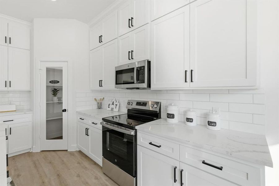 Furnished interior view inside a new home in , Haltom City (Image 9).