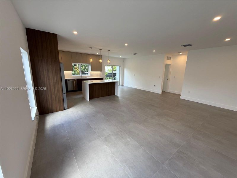 Spacious, unfurnished interior of a new home in , Miami (Image 20).