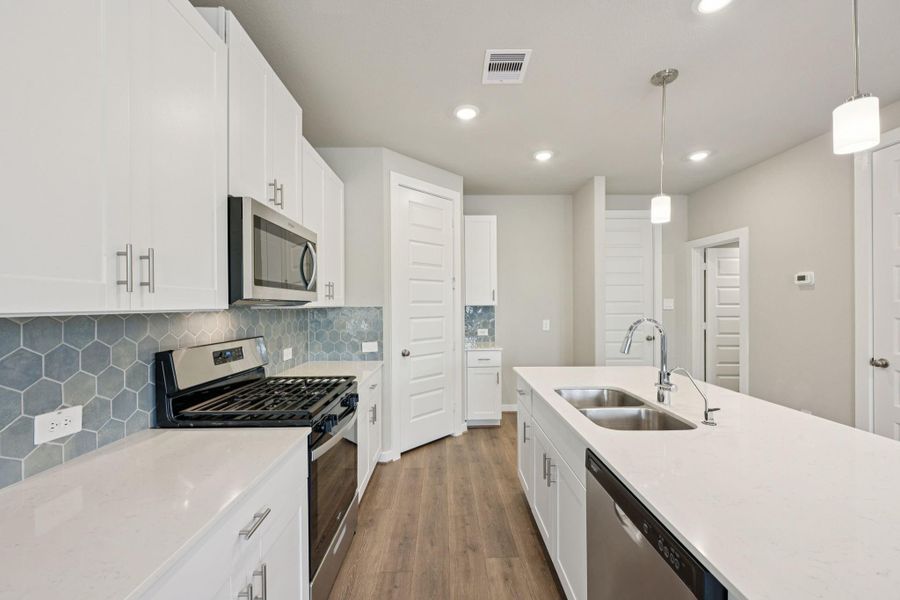 Photo is not of the actual home, but is an inspirational photo of builder’s model home and may depict options, furnishings, and/or decorator features that are not included Photo is not of the actual home, but is an inspirational photo of builder’s model home and may depict options, furnishings, and/or decorator features that are not included