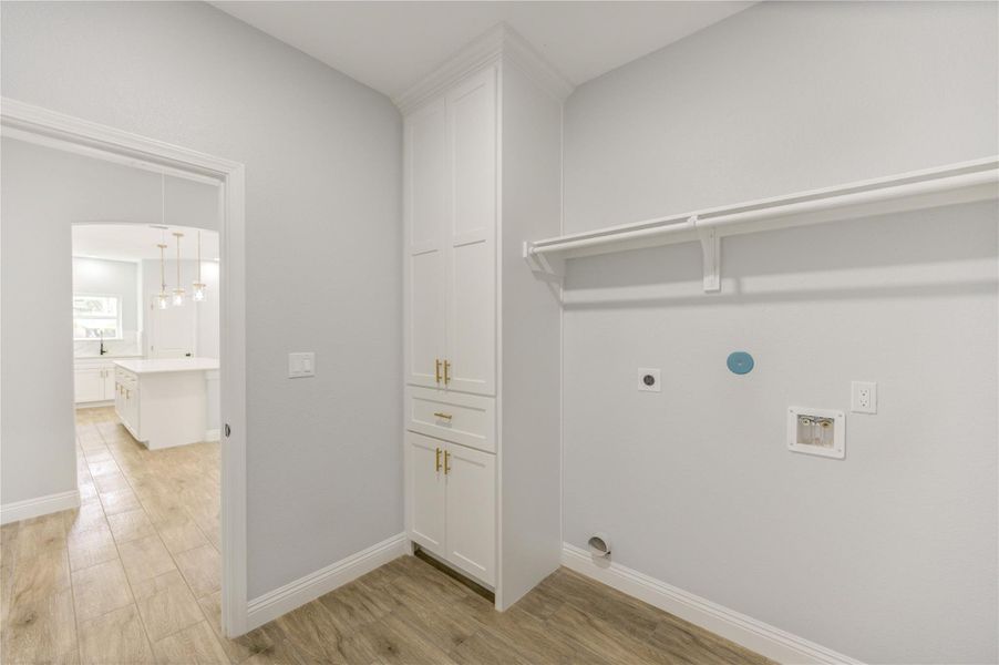 Spacious, unfurnished interior of a new home in , Woodbranch (Image 24).