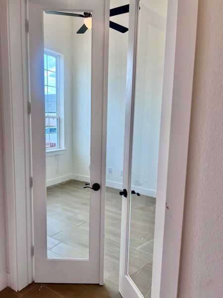 Spacious, unfurnished interior of a new home in Wood Leaf Reserve, Tomball (Image 10).