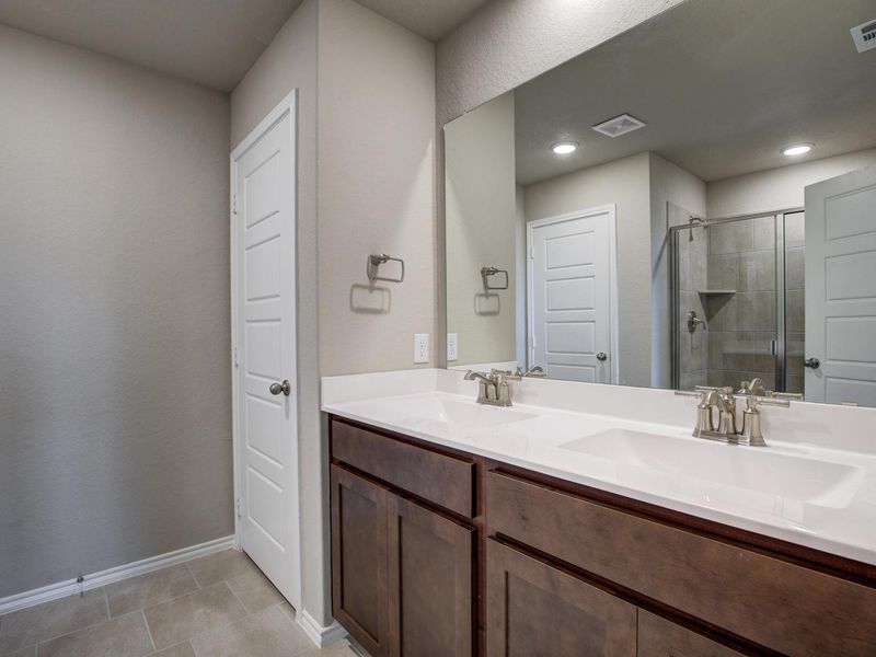 Representative furnished interior of a home built from the The Murray I by Davidson Homes LLC in Comanche Ridge, San Antonio (Image 9).
