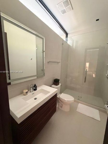 Furnished interior view inside a new home in , Pinecrest (Image 6).