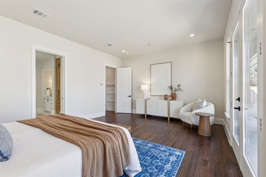 Furnished interior view inside a new home in , Dallas (Image 14).