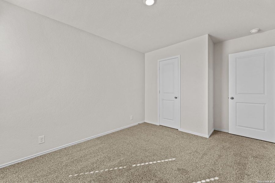 Spacious, unfurnished interior of a new home in Applewood, San Antonio (Image 10).