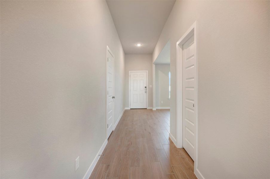 Spacious, unfurnished interior of a new home in Willow Springs, Buda (Image 16).