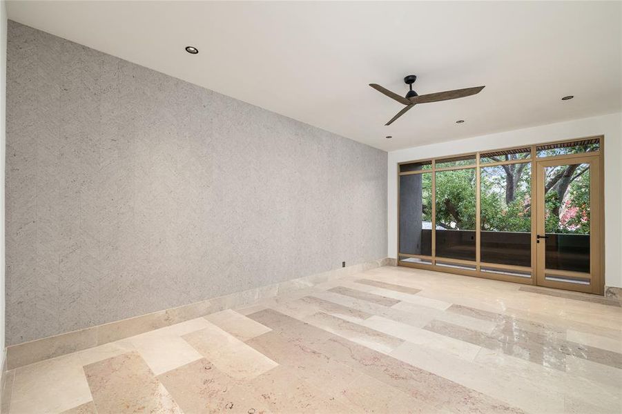 Spacious, unfurnished interior of a new home in , Dallas (Image 19).