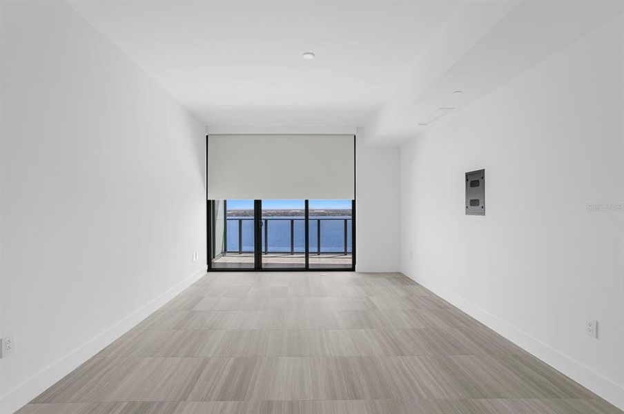 Spacious, unfurnished interior of a new home in , Tampa (Image 76).