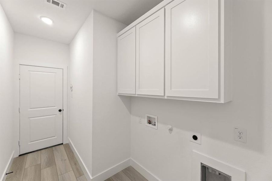 Spacious, unfurnished interior of a new home in , Midlothian (Image 16). Spacious, unfurnished interior of a new home in , Midlothian (Image 16).