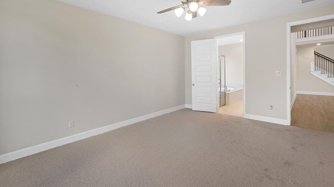 Spacious, unfurnished interior of a new home in 6 Creeks 50', Kyle (Image 15).