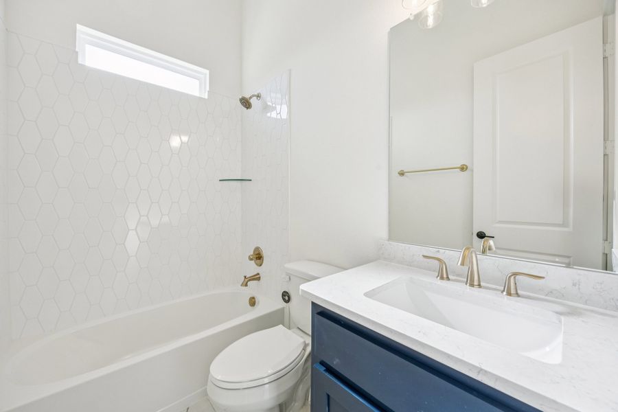 Representative furnished interior of a home built from the Augusta by Sandlin Homes in Trinity Estates, Benbrook (Image 13).
