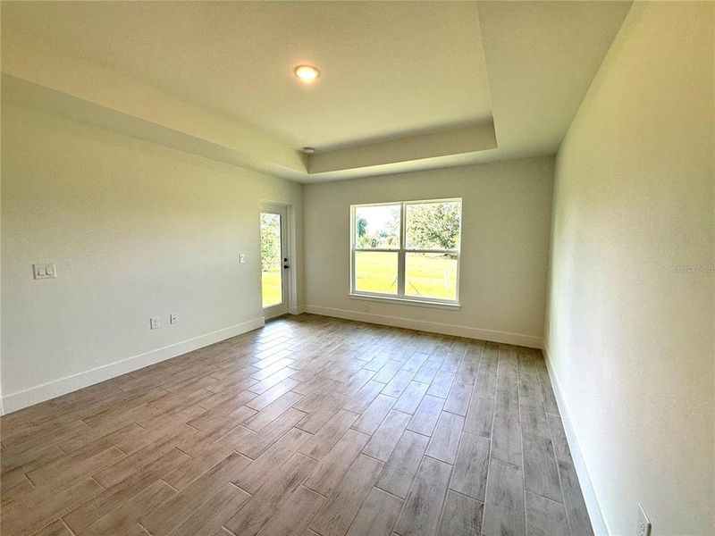 Spacious, unfurnished interior of a new home in Deep Creek, Punta Gorda (Image 9).