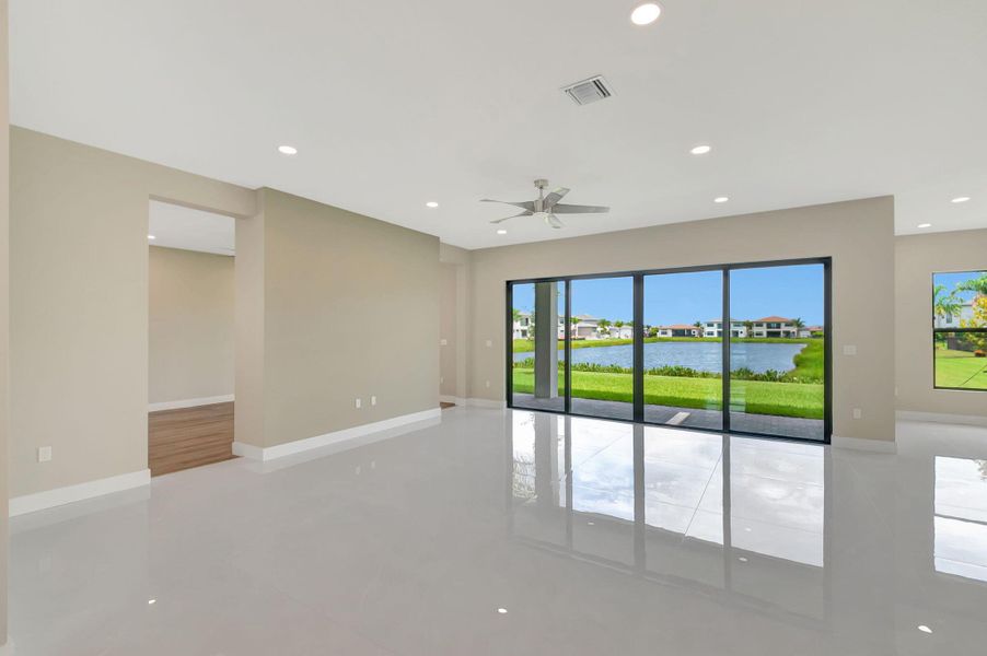 Spacious, unfurnished interior of a new home in , Boca Raton (Image 34).